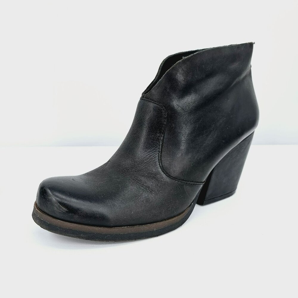 Korks Gemini V Booties 7.5 Black Leather Zip Back Unique Stylish Quality Chunky
